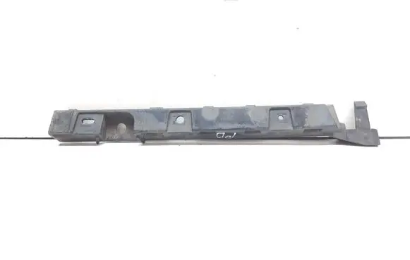 BMW 1 E82 E88 Fender mounting bracket 7118160 51777118160