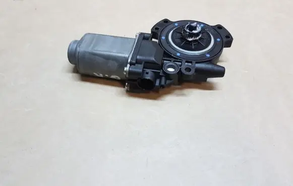 Hyundai Santa Fe Rear door window regulator motor