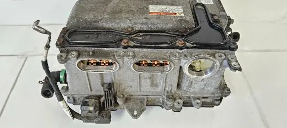 Toyota Prius c Voltage converter inverter G920047220