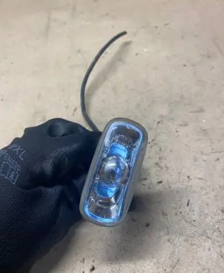 Front fender indicator light