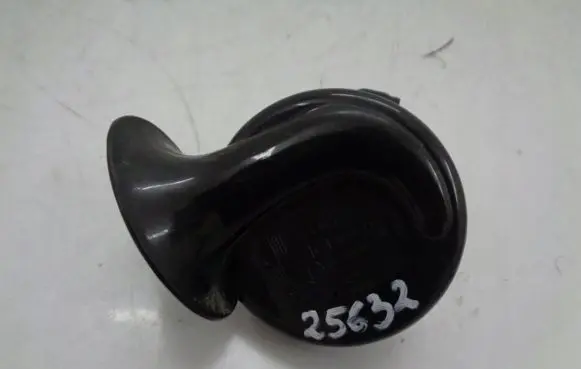 Audi A4 S4 B6 8E 8H Horn signal 0020046