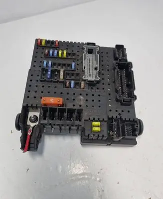 Volvo XC70 Fuse module 30728512 28017881 06W063