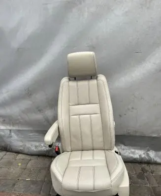 Land Rover Discovery 3 - LR3 Front driver seat 