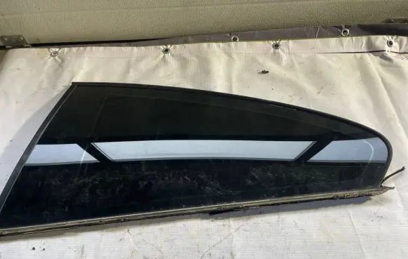 BMW 6 E63 E64 Rear side window 7069221