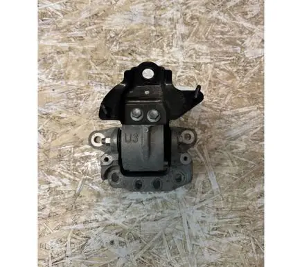 Toyota RAV 4 (XA50) Engine mount bracket 
