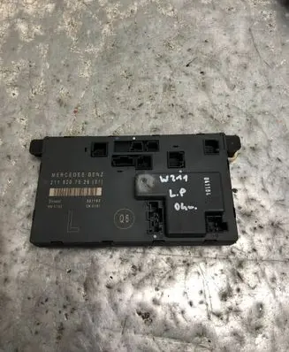 Mercedes-Benz E W211 Door control unit/module 2118207526