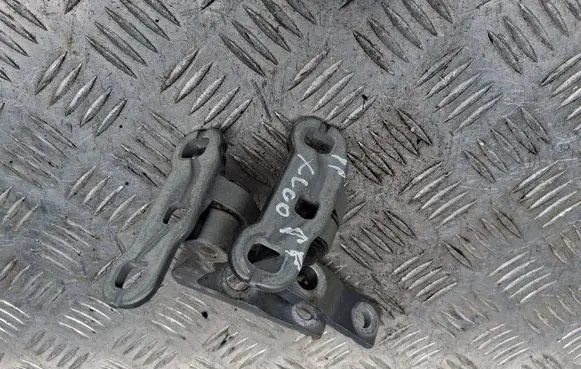 Volvo XC60 Front door lower hinge 