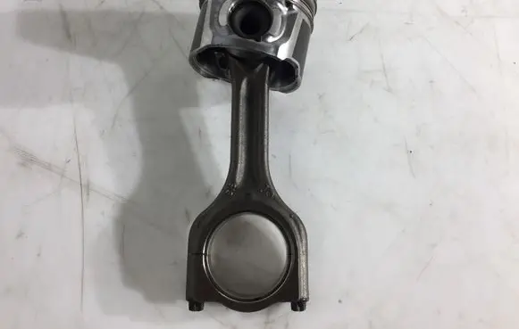 Ford Connect Piston with connecting rod 75L101