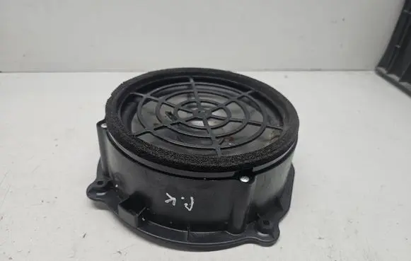 Audi Q7 4L Front door speaker 