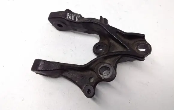 Honda CR-V Engine mounting bracket