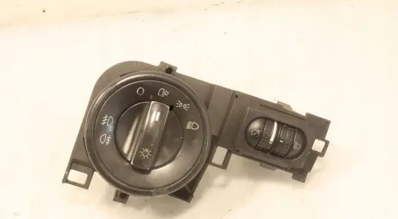 Volkswagen Touareg I Light switch