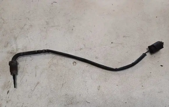 BMW 5 E60 E61 Exhaust gas temperature sensor 042656001530 7804781