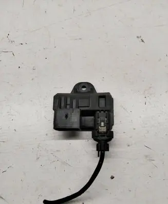 BMW 5 GT F07 Glow plug pre-heat relay 8519472 0522140104