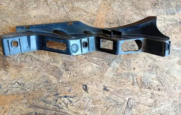 Volkswagen PASSAT B6 Front bumper mounting bracket
