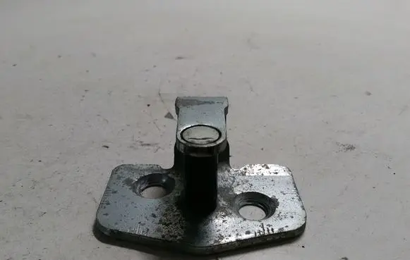 Opel Vectra C Rear door lock loop/hook striker 96336