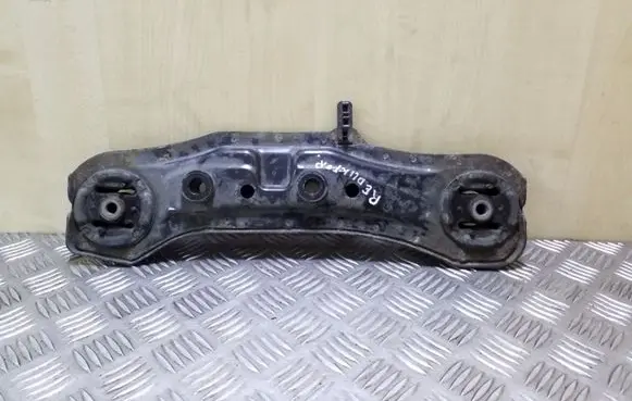 Honda CR-V Rear differential/diff mount bracket 