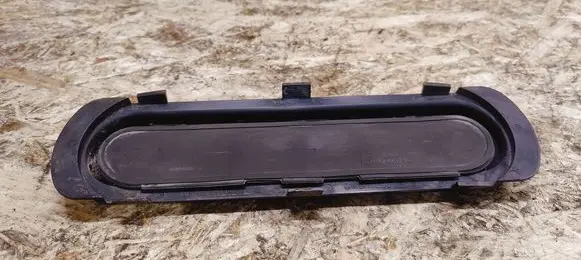 Quarter panel pressure vent