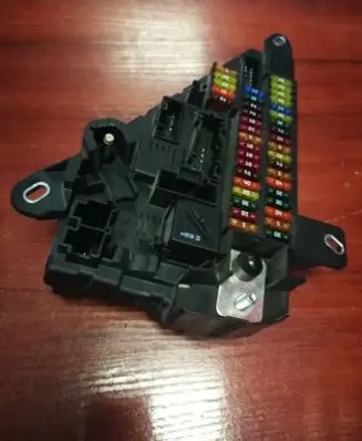 BMW 5 E60 E61 Fuse module 9138830