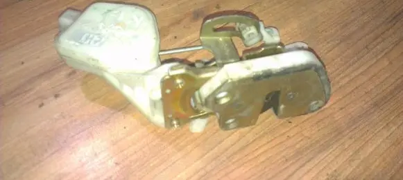 Mitsubishi Galant Rear door lock 02225d