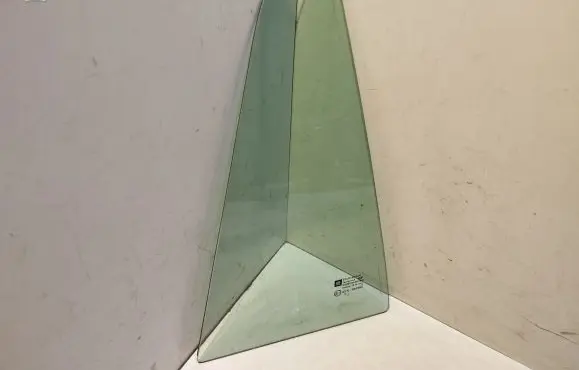 Opel Astra H Rear vent window glass AS2M3236DOT682 43R001582