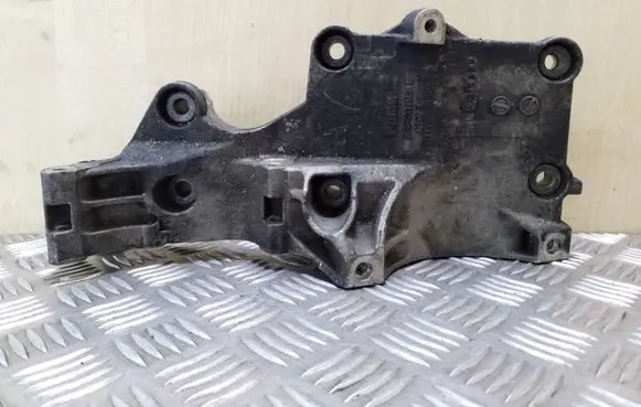 Volkswagen Touran I Generator/alternator bracket 03G903143A