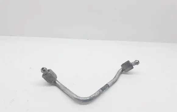 Toyota Avensis T270 Fuel injector supply line/pipe 