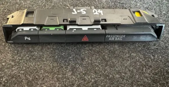Volkswagen PASSAT B8 Hazard light switch 3G1853770A 13007900