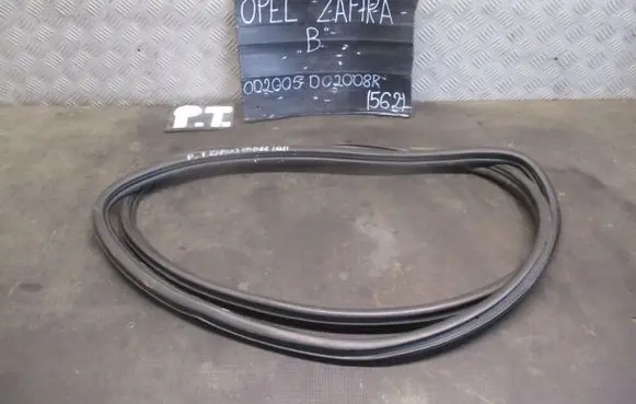 Opel Zafira B Front door rubber seal 