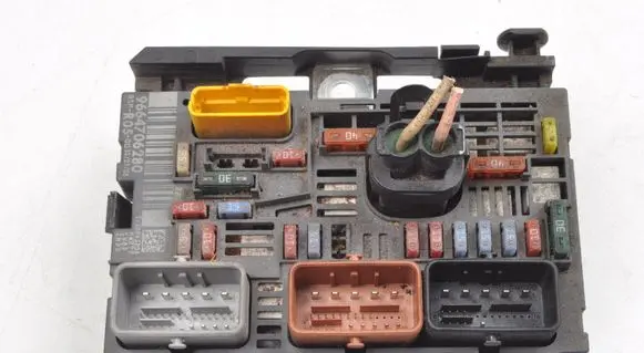 Peugeot 308 Fuse box set 9664706280