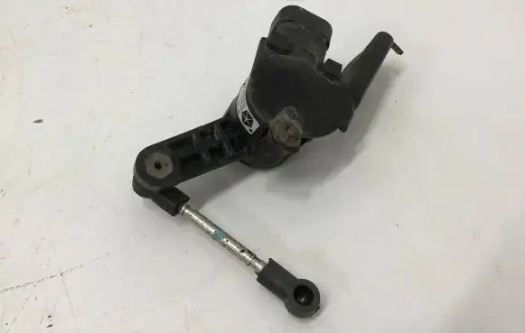 Headlight/headlamp level sensor