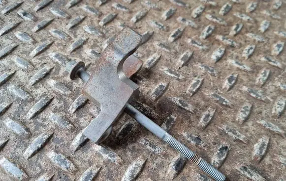 Jaguar XE Fuel Injector clamp holder