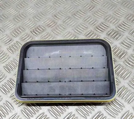 Quarter panel pressure vent