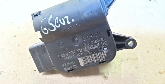 Volkswagen Touran I Electric throttle body valve 1K0907511C 0132801336
