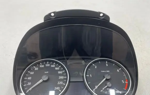 BMW 1 E81 E87 Speedometer (instrument cluster) 102495244 6983531 100097781