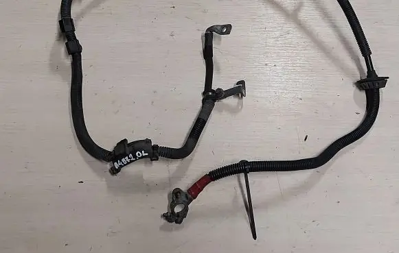 Audi A4 S4 B7 8E 8H Positive cable (battery)
