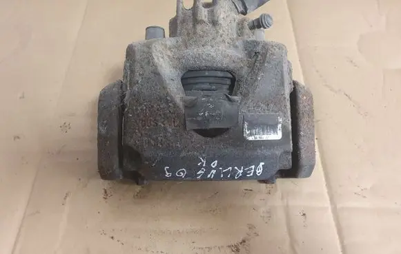 Citroen Berlingo Front brake caliper 9686495780