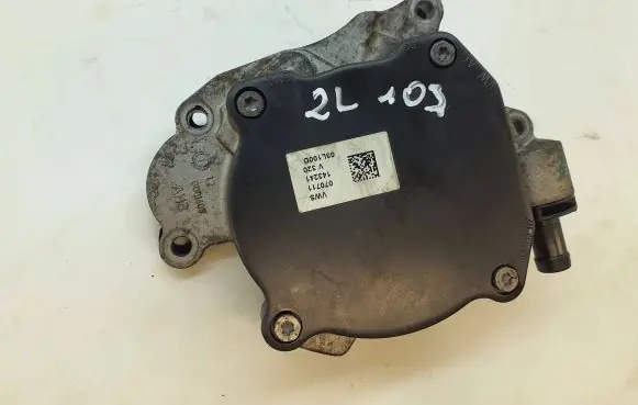 Volkswagen Golf VI Vacuum pump 03L145207