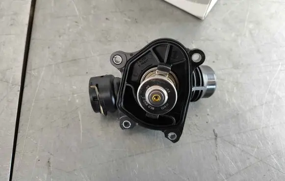 BMW 3 E90 E91 Thermostat 11517805811 11517789014 7805811