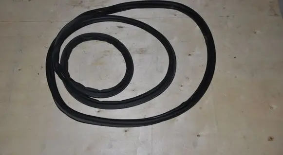 Trunk rubber seal (body)