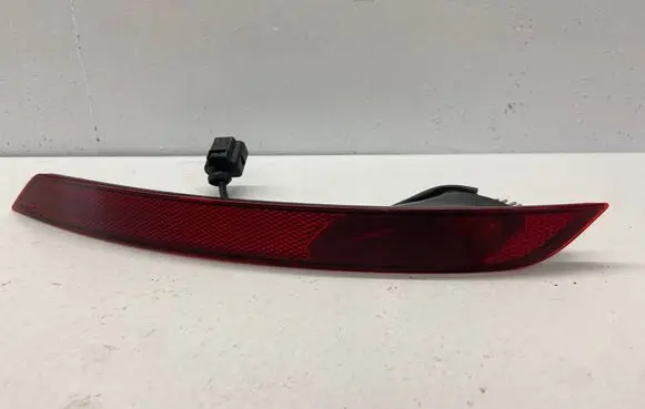 Skoda Karoq Rear tail light reflector 57A945701B 17W135V