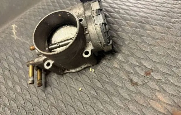 Audi A6 S6 C5 4B Throttle valve 078133062B