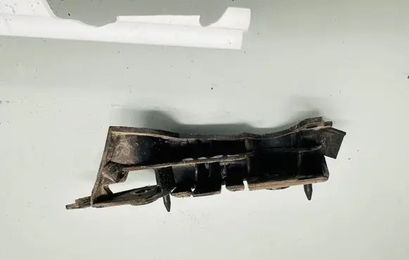Audi A4 S4 B8 8K Front bumper mounting bracket 8K0807283