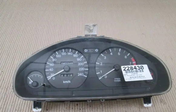 Mitsubishi Carisma Speedometer (instrument cluster)