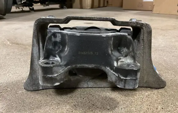 Ford Focus Engine mount bracket 326C43