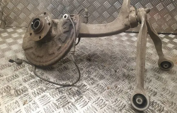 Audi A6 S6 C5 4B Front wheel hub