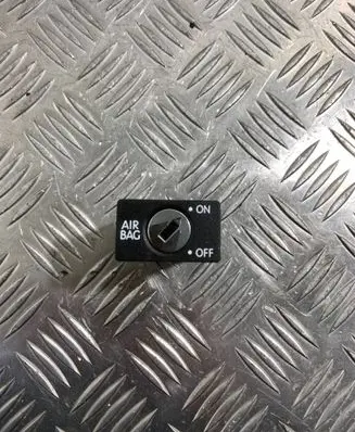 Passenger airbag on/off switch