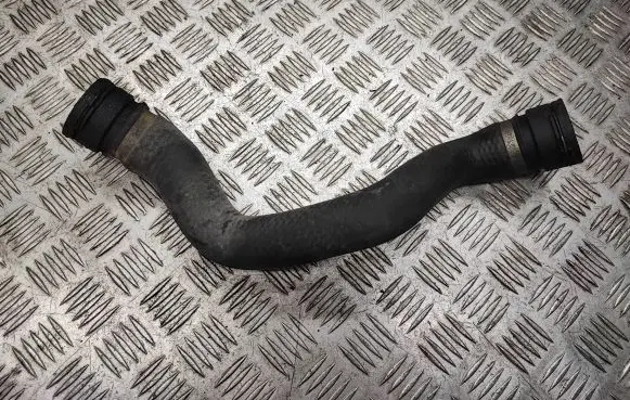 Coolant pipe/hose
