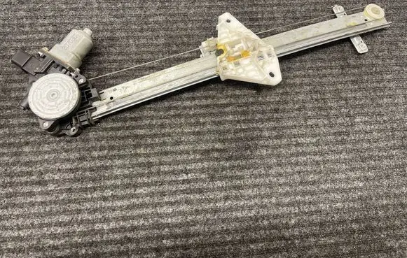 Subaru XV I Front door window regulator with motor CM012560 7243