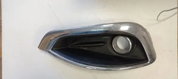 Chrysler Pacifica Front fog light trim/grill 68229007AA 65620K