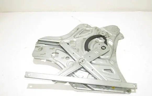 Hyundai ix35 Front window lifting mechanism without motor 824702y370